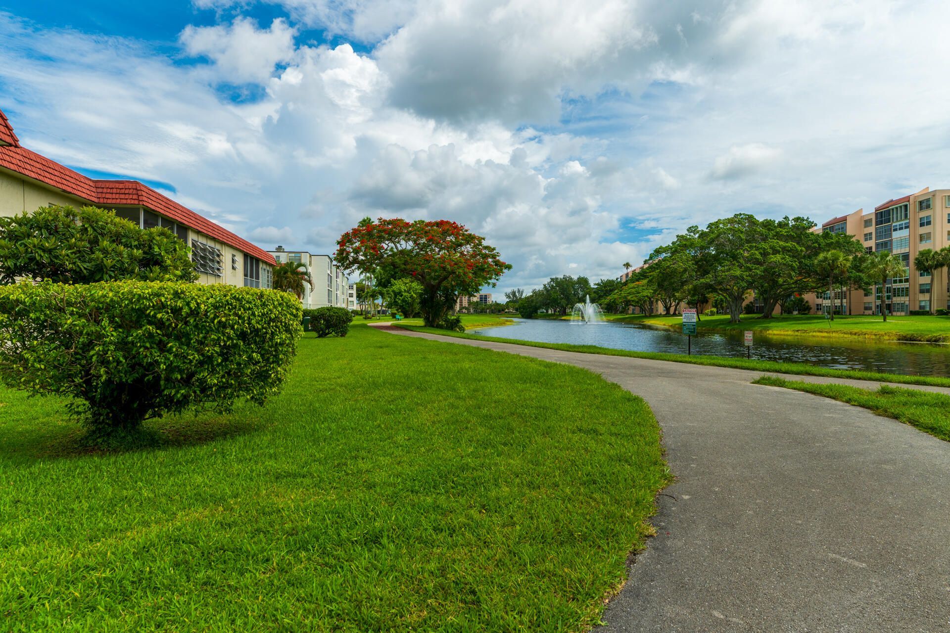 32 Abbey Lane, Unit 205, Delray Beach, FL 33446 Photo