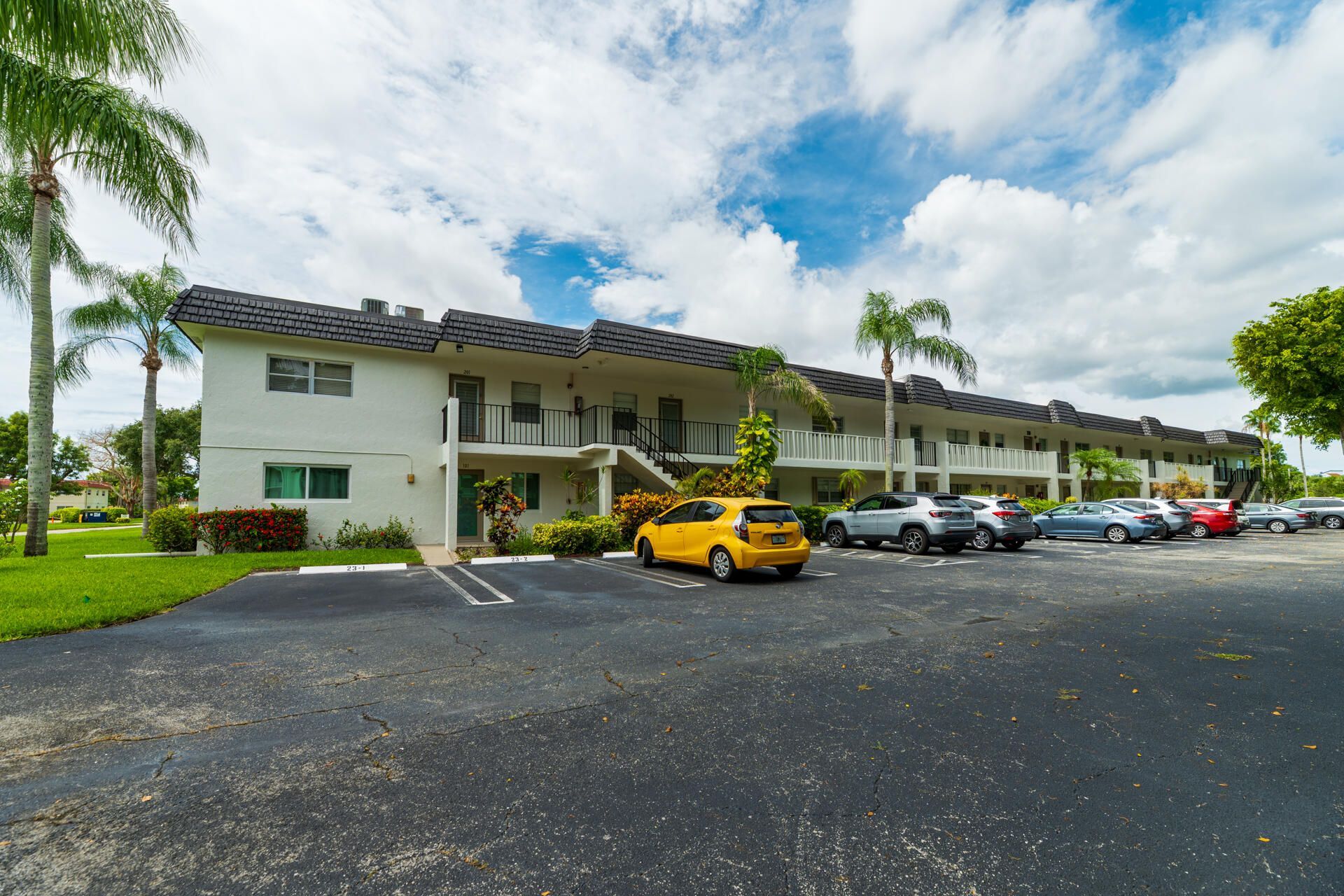 32 Abbey Lane, Unit 205, Delray Beach, FL 33446 Photo