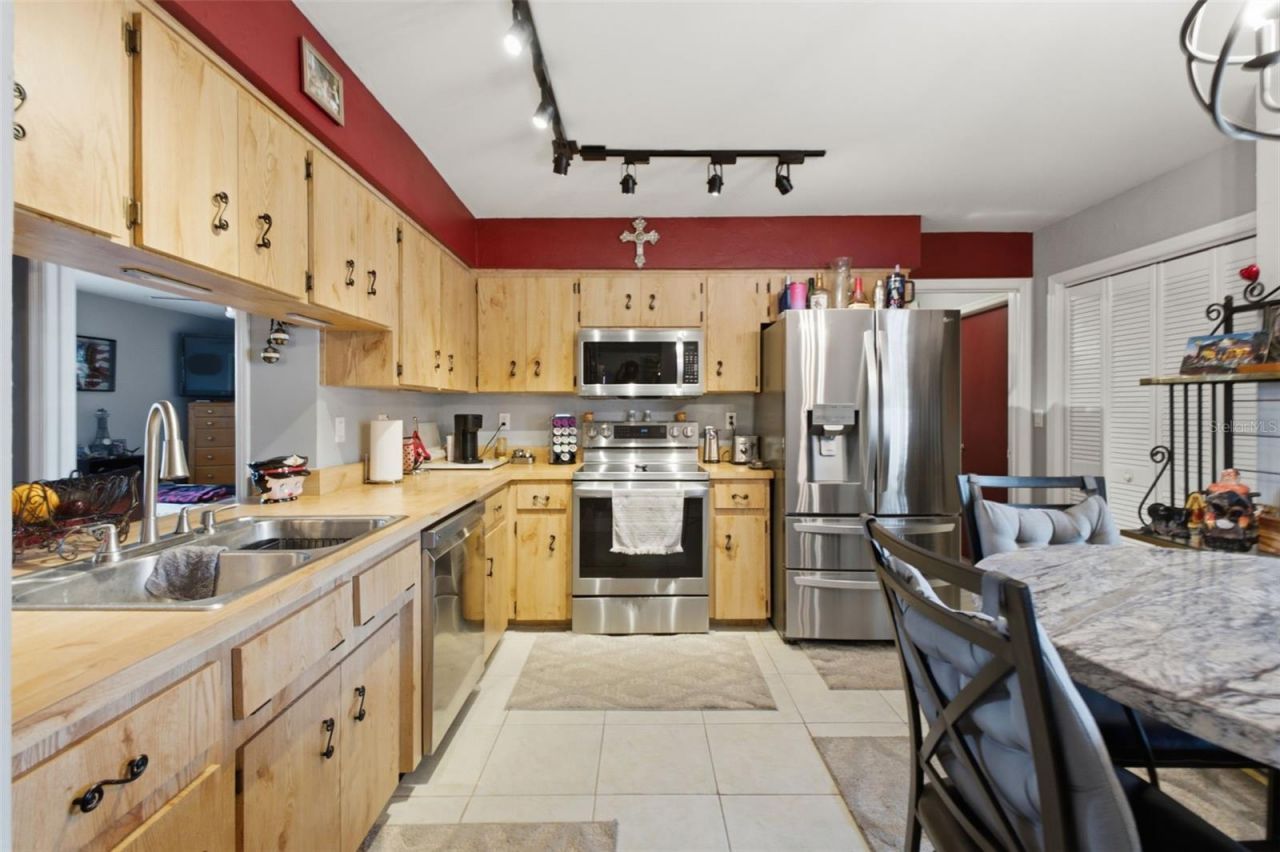 5906 W Woodhill Court , Crystal River, FL 34429 Photo