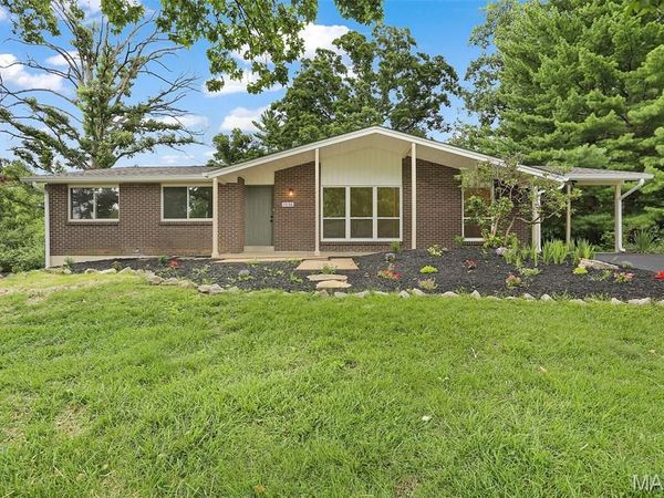 1036 Orchard Lakes Drive, St Louis, MO 63146