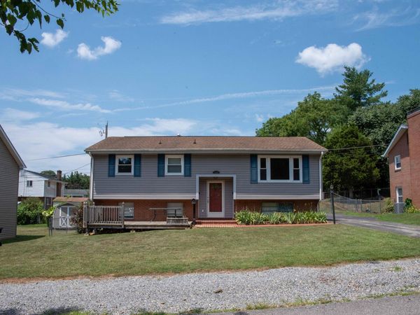 6038 Thornrose RD, Roanoke, VA 24012
