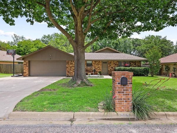 713 Patricia Drive , Sherman, TX 75090
