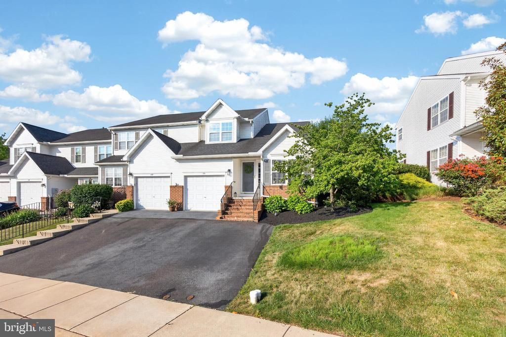 174 Waterford Lane, Reading, PA 19606 Main Photo
