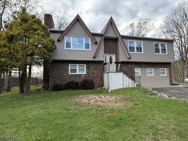 29 Billings Rd, Hopatcong, NJ 07843