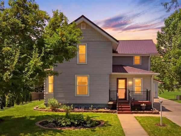 525 S Marion Ave, Washington, IA 52353