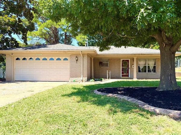 2228 S 11th Street, Chickasha, OK 73018