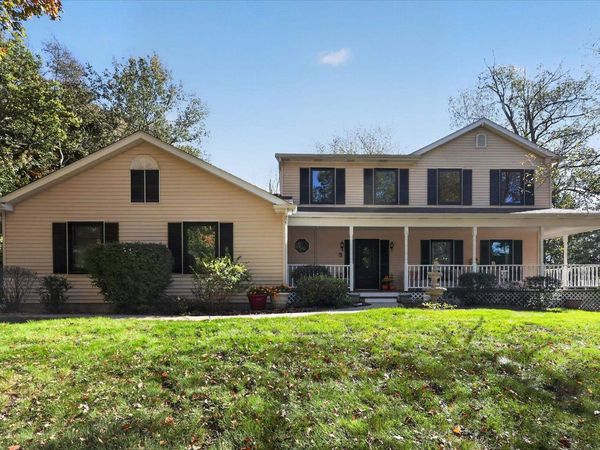 51976 Westwood Forest Drive, South Bend, IN 46628