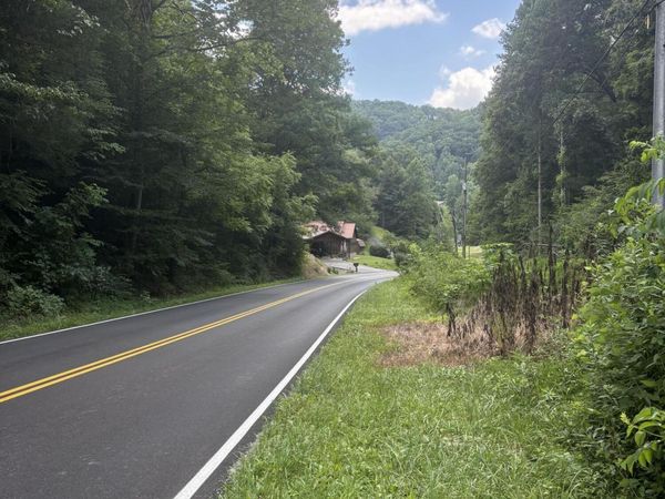 1146 Pine Mountain Rd, Pigeon Forge, TN 37862