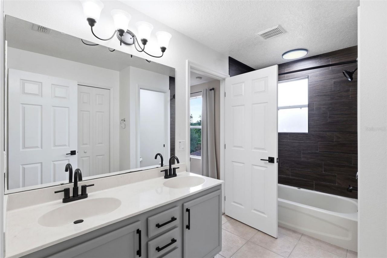 609 Rhodes Drive , Deland, FL 32720 Photo