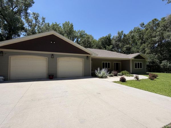2515 Anthony Ave, Mitchell, SD 57301