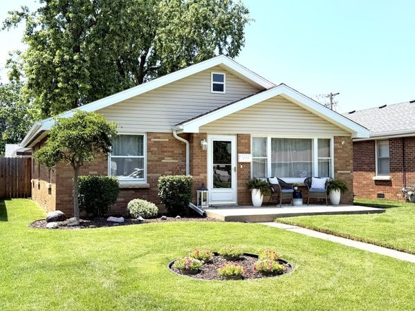 271 N DOUGLAS Street, Bradley, IL 60915