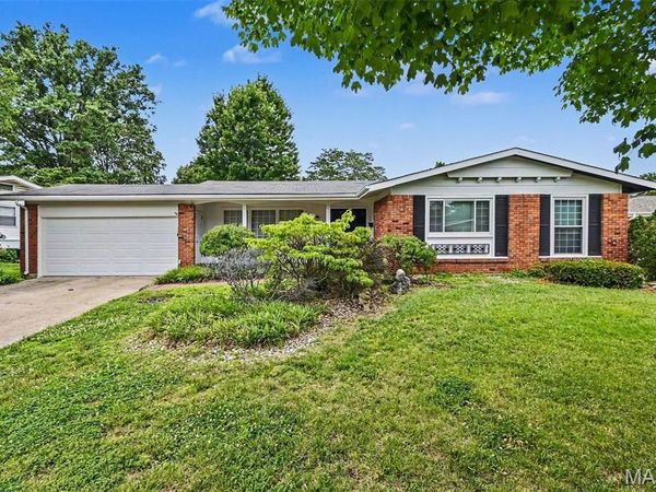 3265 Classic Drive , Florissant, MO 63033