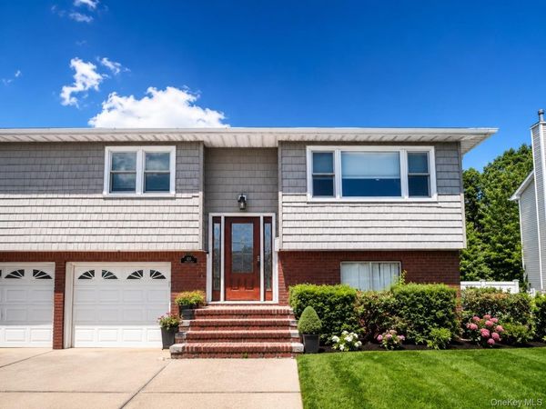 120 42nd Street, Lindenhurst, NY 11757