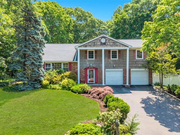 3 Spruce Circle , Farmingville, NY 11738