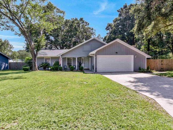 7706 Beechwood Dr, Pensacola, FL 32514