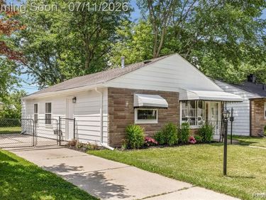 2147 E Almont Street, Ferndale, MI 48220