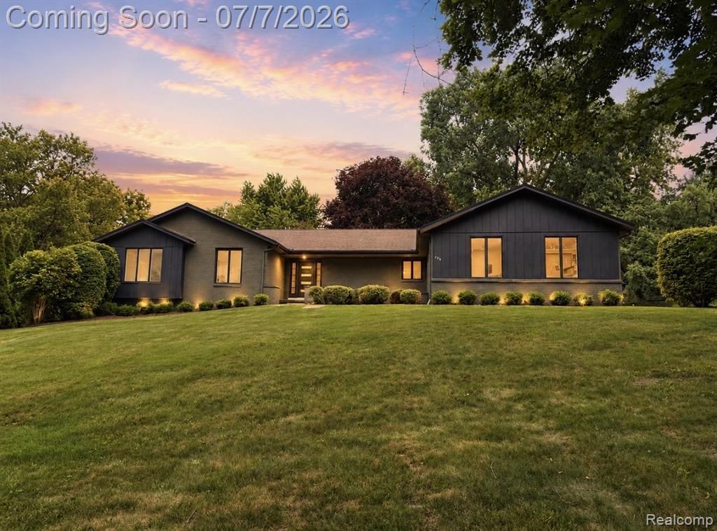 756 Great Oaks Drive, Bloomfield Hills, MI 48304 Main Photo