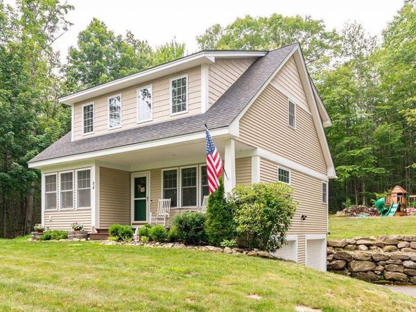 94 High Meadows Drive, Deerfield, NH 03037