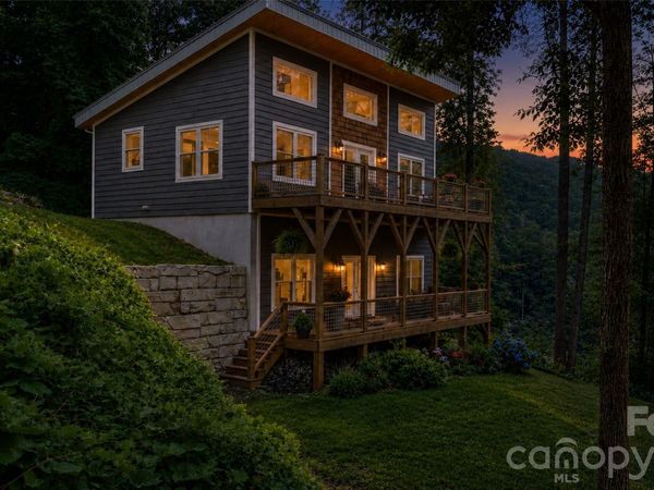 19 Sassafras Valley Road, Swannanoa, NC 28778