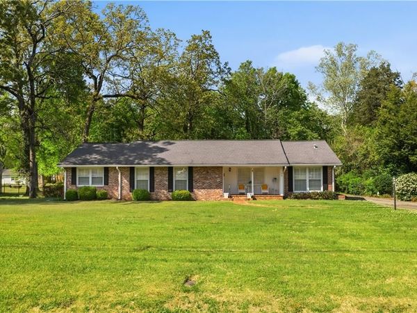 218 Jule Peek Avenue , Cedartown, GA 30125