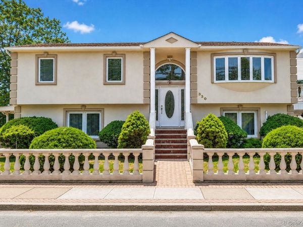 330 Bayville Avenue, Bayville, NY 11709