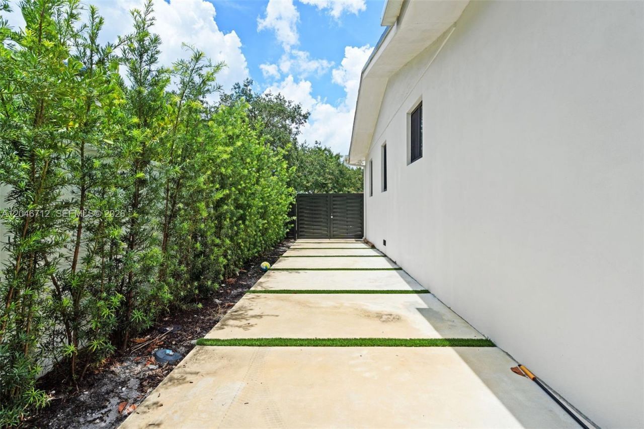 56 Whitethorn Dr, Miami Springs, FL 33166 Photo