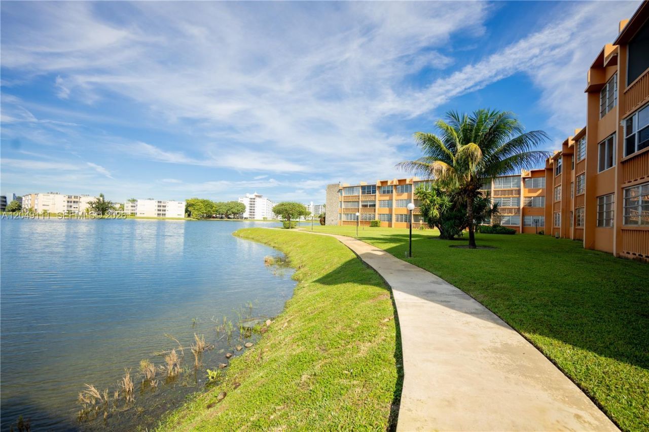 1551 NE Miami Gardens Dr , Unit 225, Miami, FL 33179 Photo
