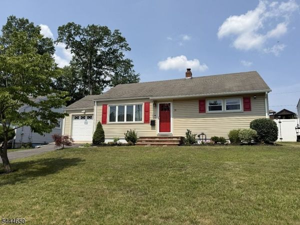 36 Maplewood Ave, Woodbridge, NJ 07067