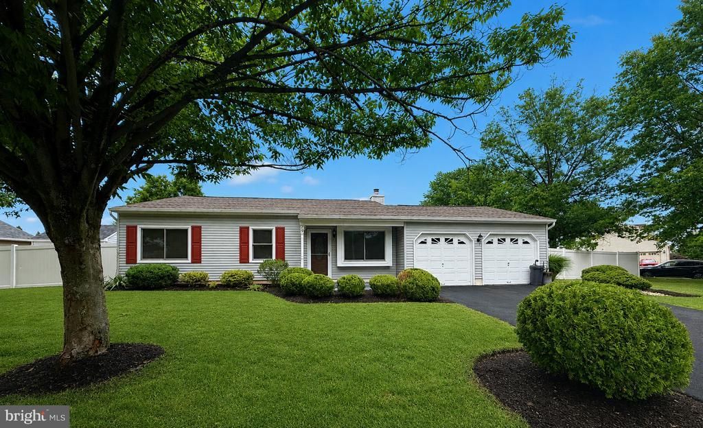 29 HEDGEROW DRIVE , FAIRLESS HILLS, PA 19030