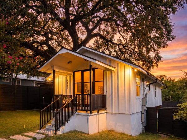 2416 E 10th ST , Unit B, Austin, TX 78702