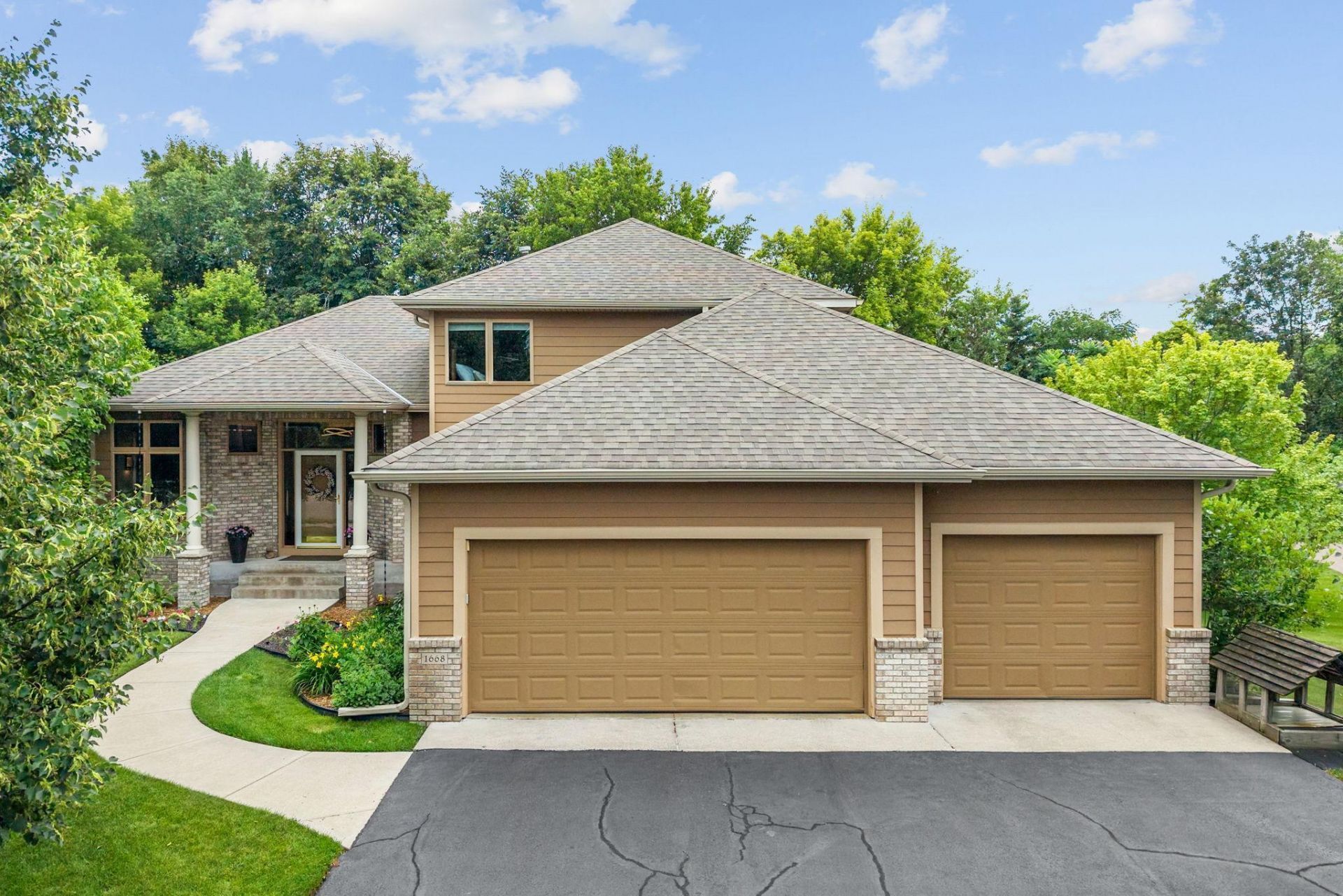 1668 Lakeland Circle, Centerville, MN 55038