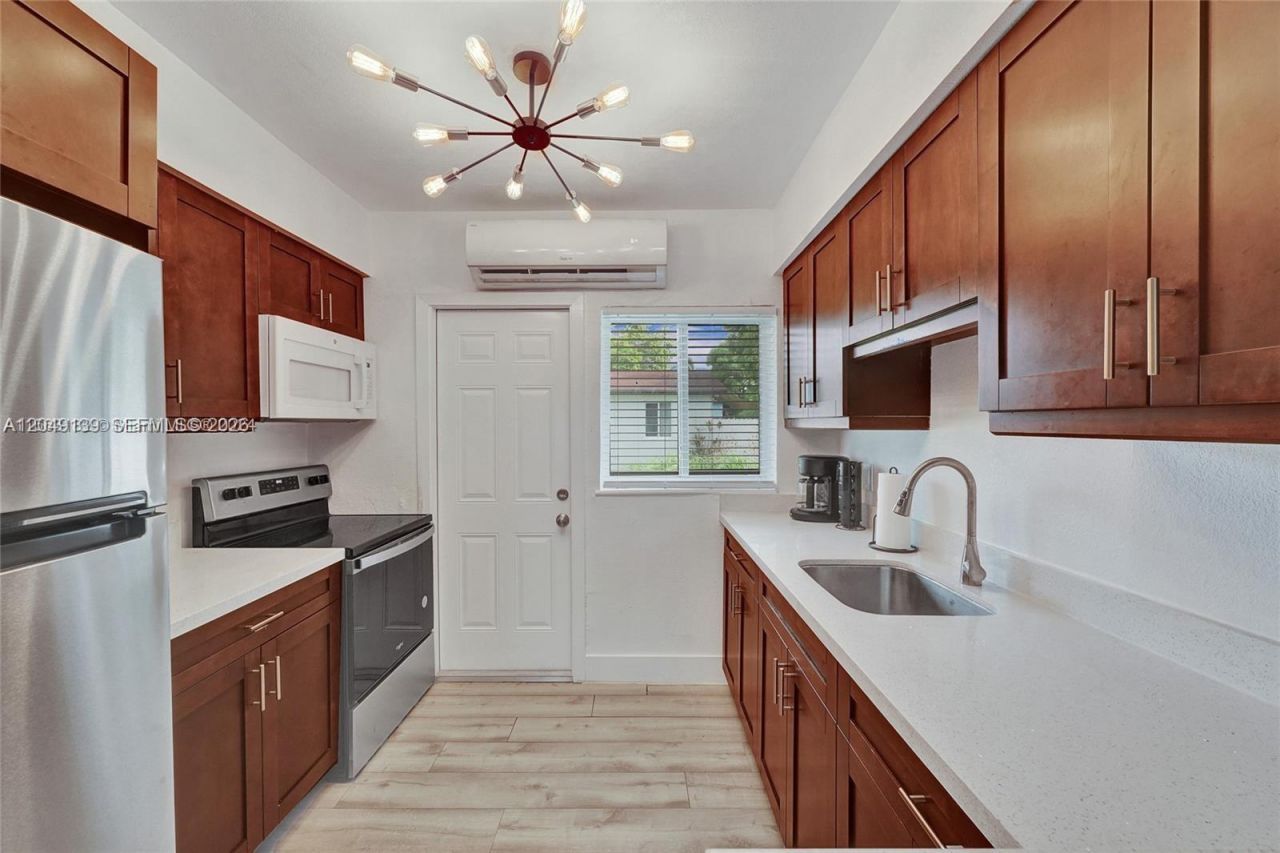361 NW 103rd St , Miami, FL 33150 Photo