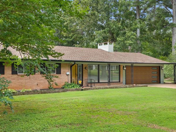 2132 Chickasaw Dr, Florence, AL 35630