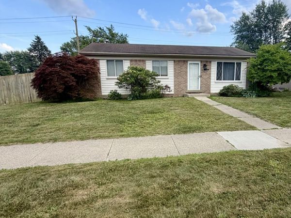 41559 Mc Kinley Street, Belleville, MI 48111