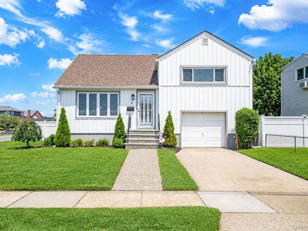 4 Martha Street , Freeport, NY 11520
