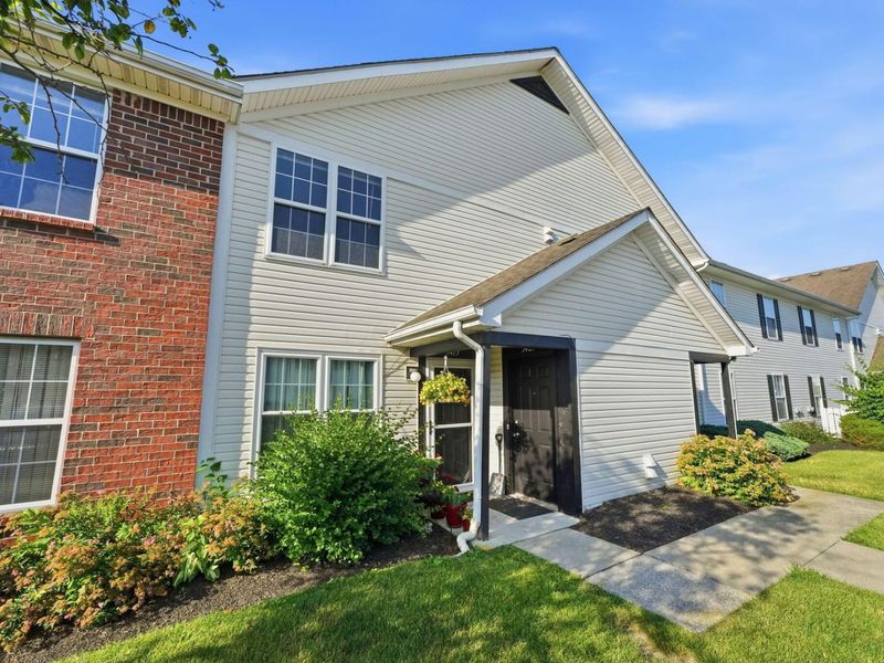 5423 GARDEN RIDGE, Columbus, OH 43228 Photo 2