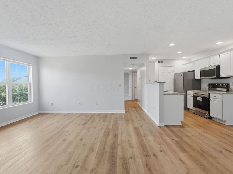 5423 GARDEN RIDGE, Columbus, OH 43228 Photo 4