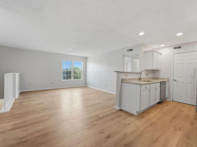 5423 GARDEN RIDGE, Columbus, OH 43228 Photo 5