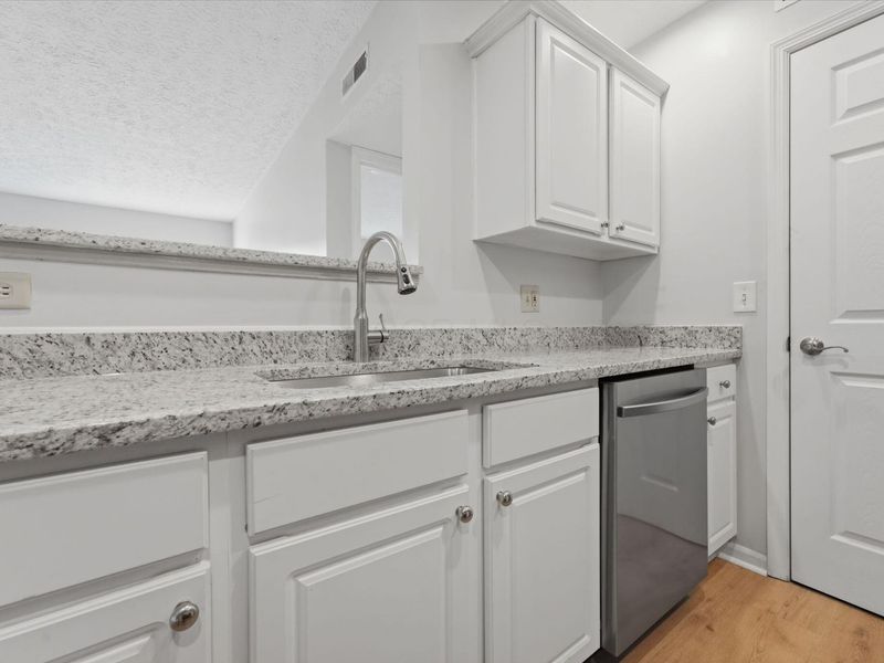5423 GARDEN RIDGE, Columbus, OH 43228 Photo 7