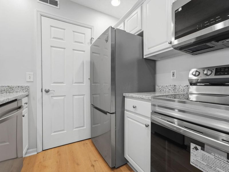 5423 GARDEN RIDGE, Columbus, OH 43228 Photo 8