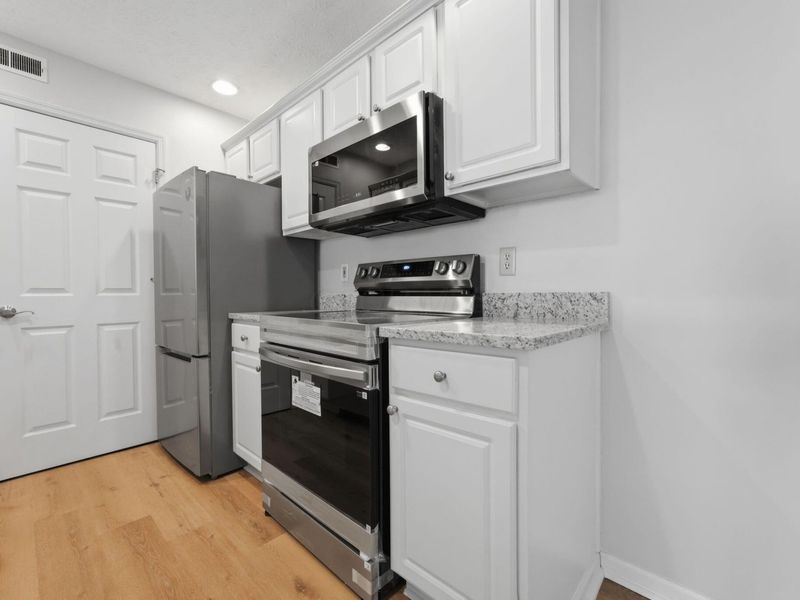 5423 GARDEN RIDGE, Columbus, OH 43228 Photo 9