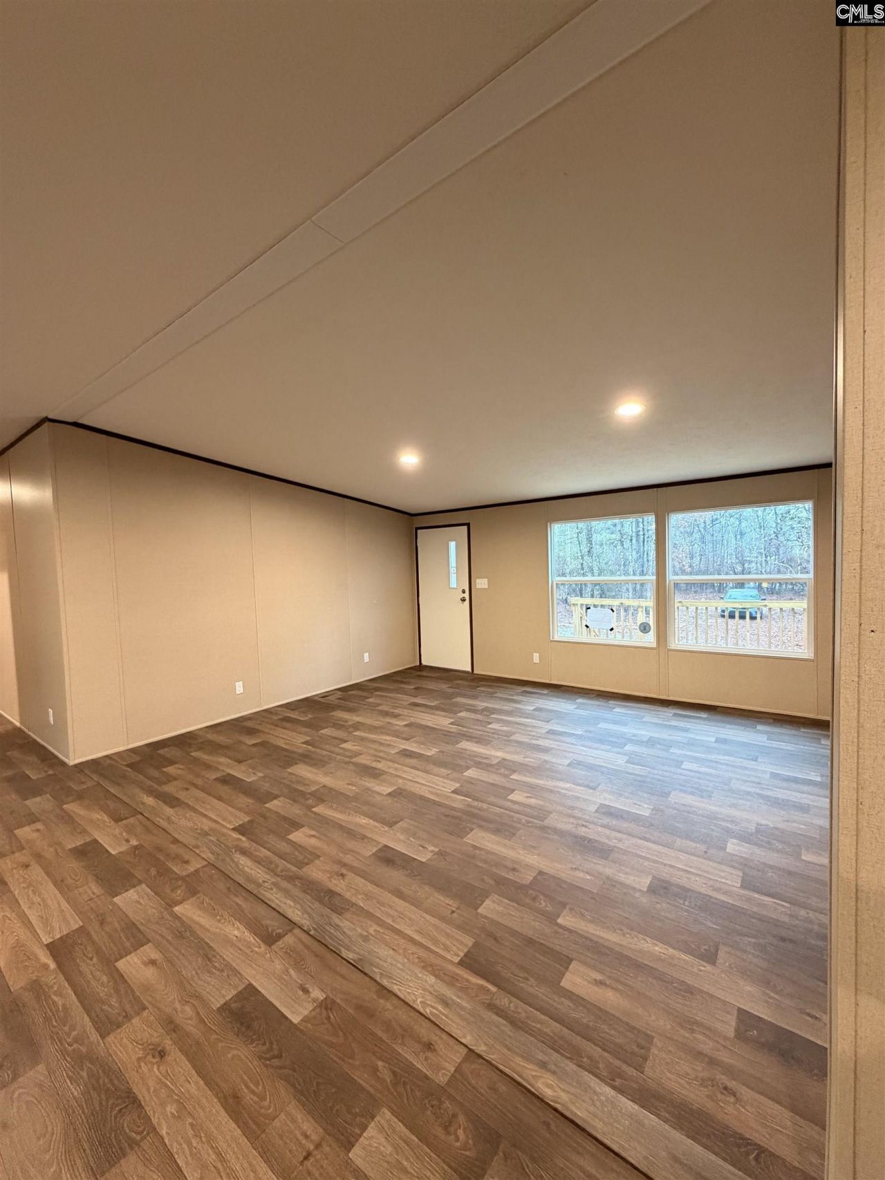 136 Carlton Drive  Photo 11