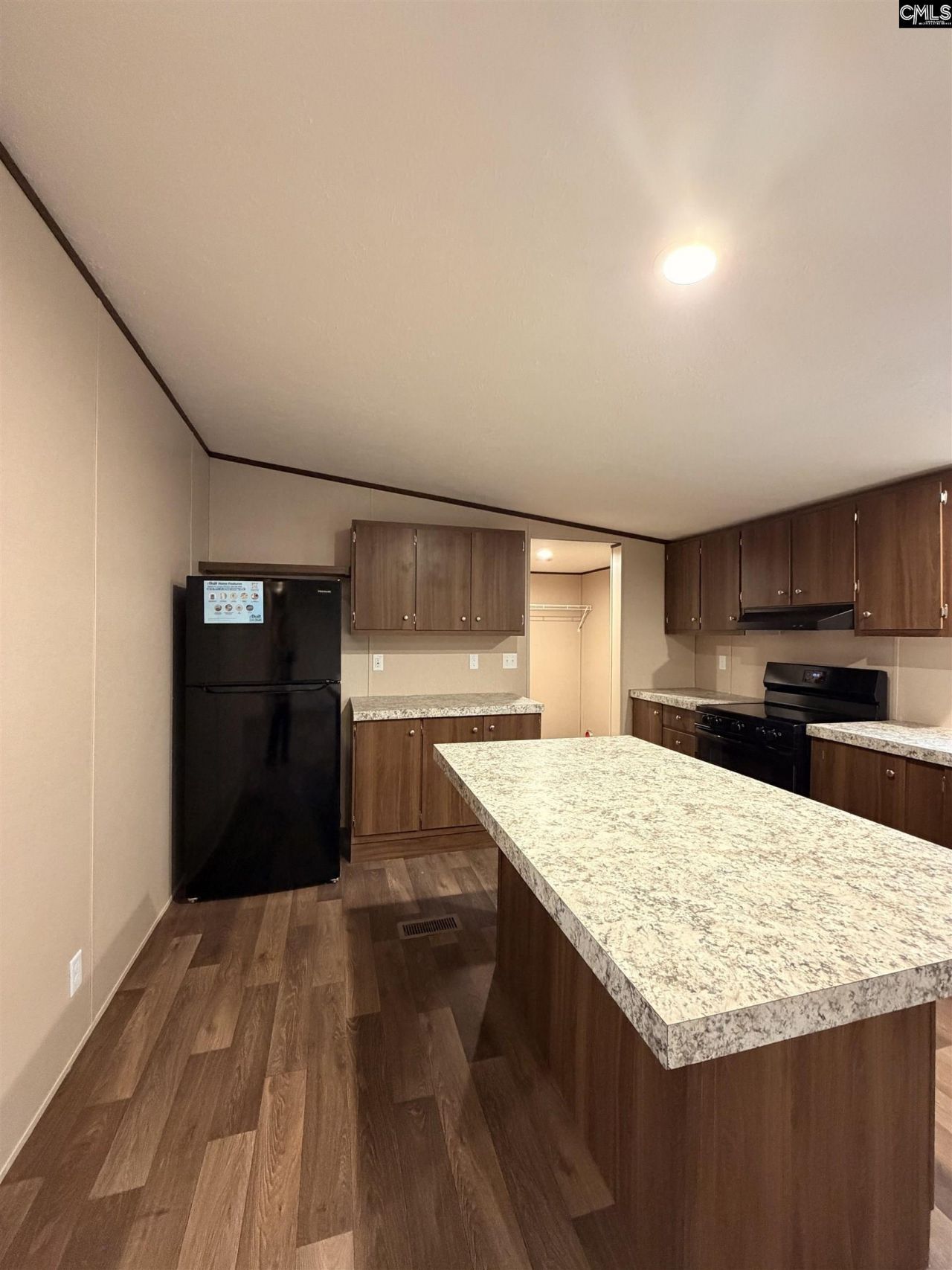 136 Carlton Drive  Photo 7