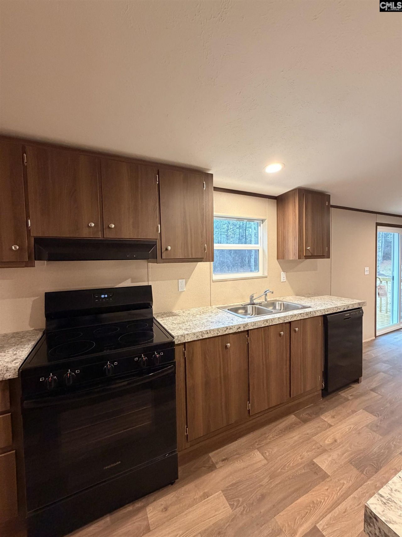 136 Carlton Drive  Photo 8
