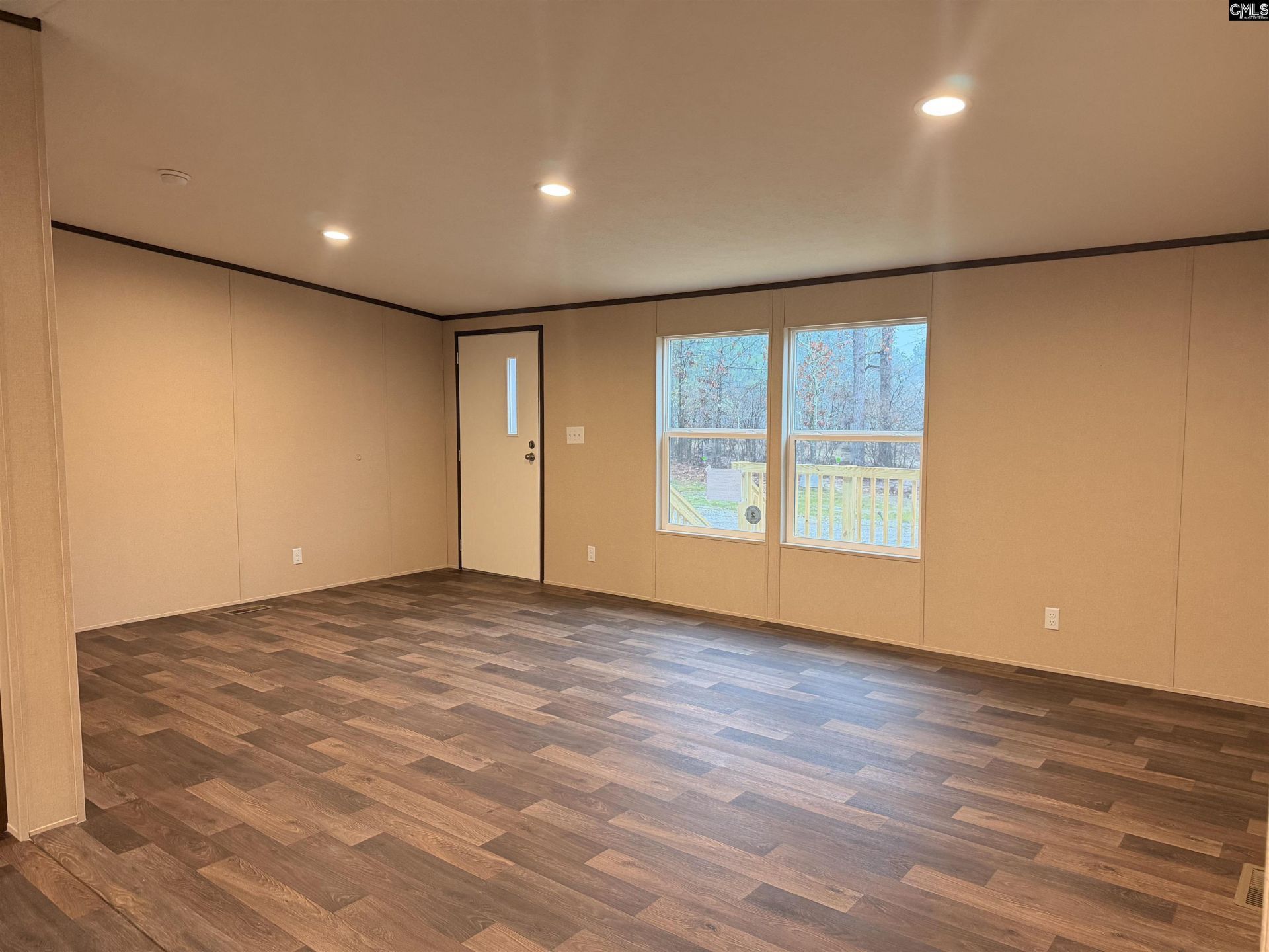 130 Carlton Drive  Photo 6