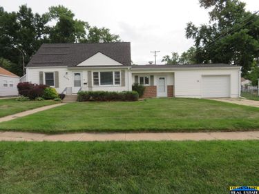 6752 Charles Street, Omaha, NE 68132
