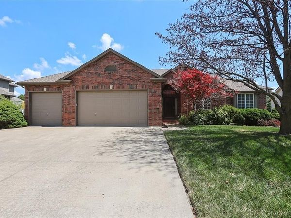 413 SE Stillwater Drive, Lee's Summit, MO 64063