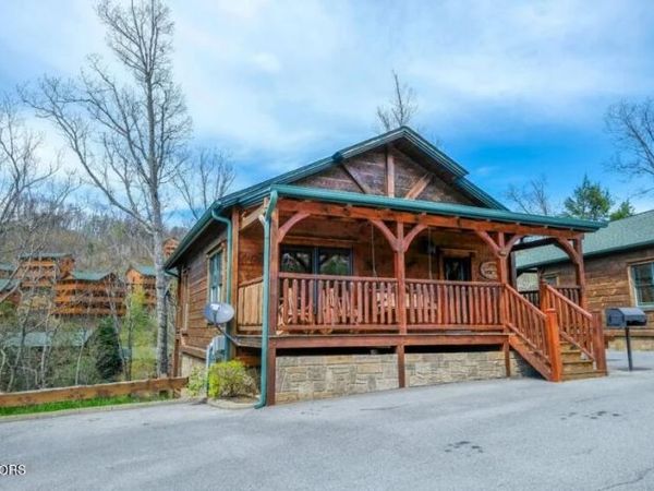 832 Great Smoky Way, Gatlinburg, TN 37738