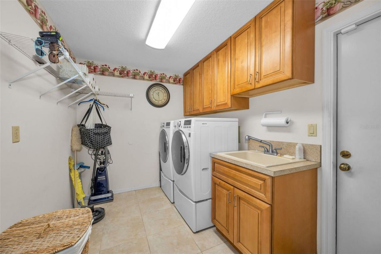 9904 Oaks Lane , Seminole, FL 33772 Photo