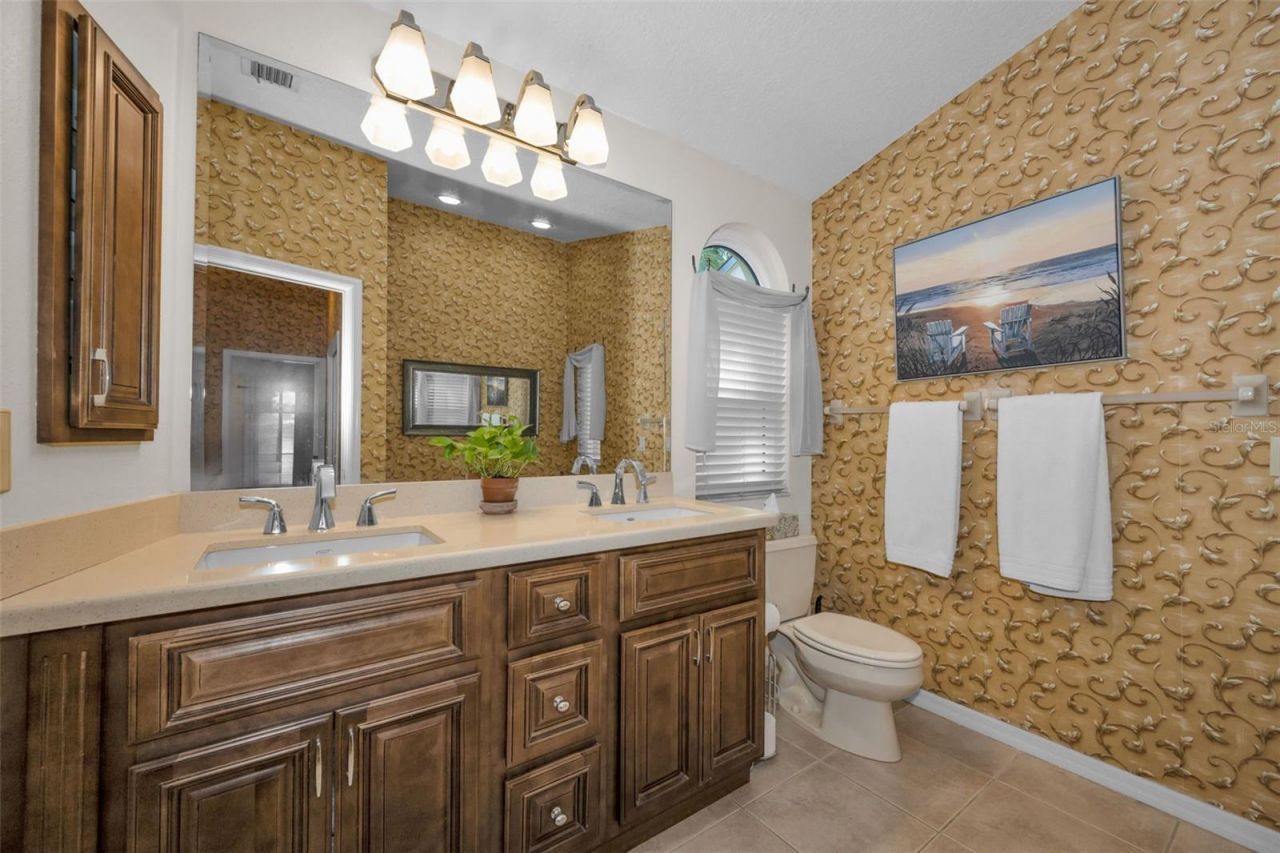 9904 Oaks Lane , Seminole, FL 33772 Photo